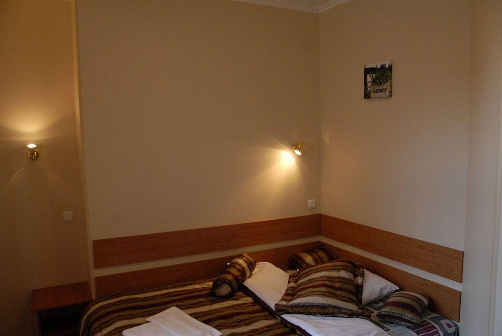 Knights Court Hotel Riga Bagian luar foto