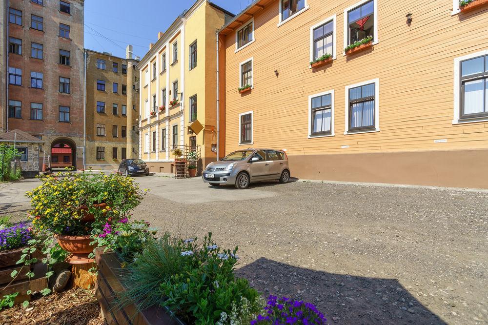 Knights Court Hotel Riga Bagian luar foto