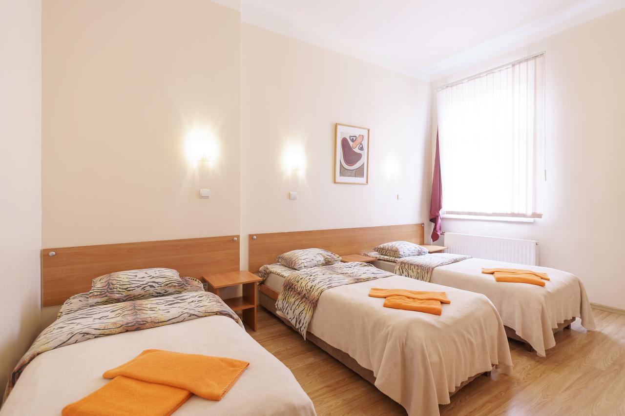Knights Court Hotel Riga Bagian luar foto