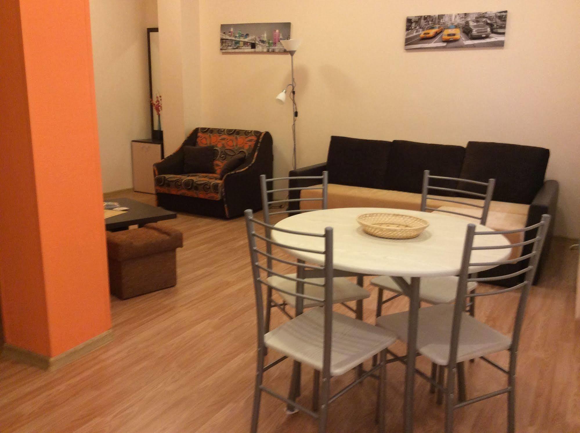 Knights Court Hotel Riga Bagian luar foto