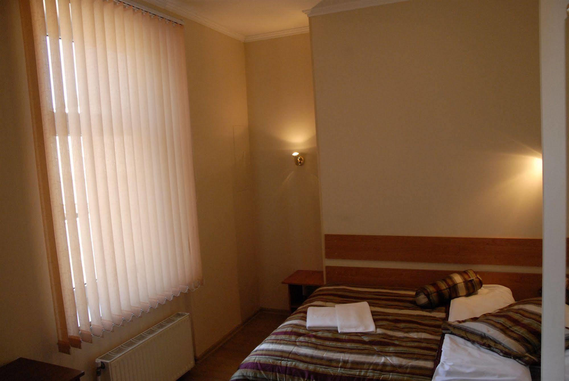 Knights Court Hotel Riga Bagian luar foto
