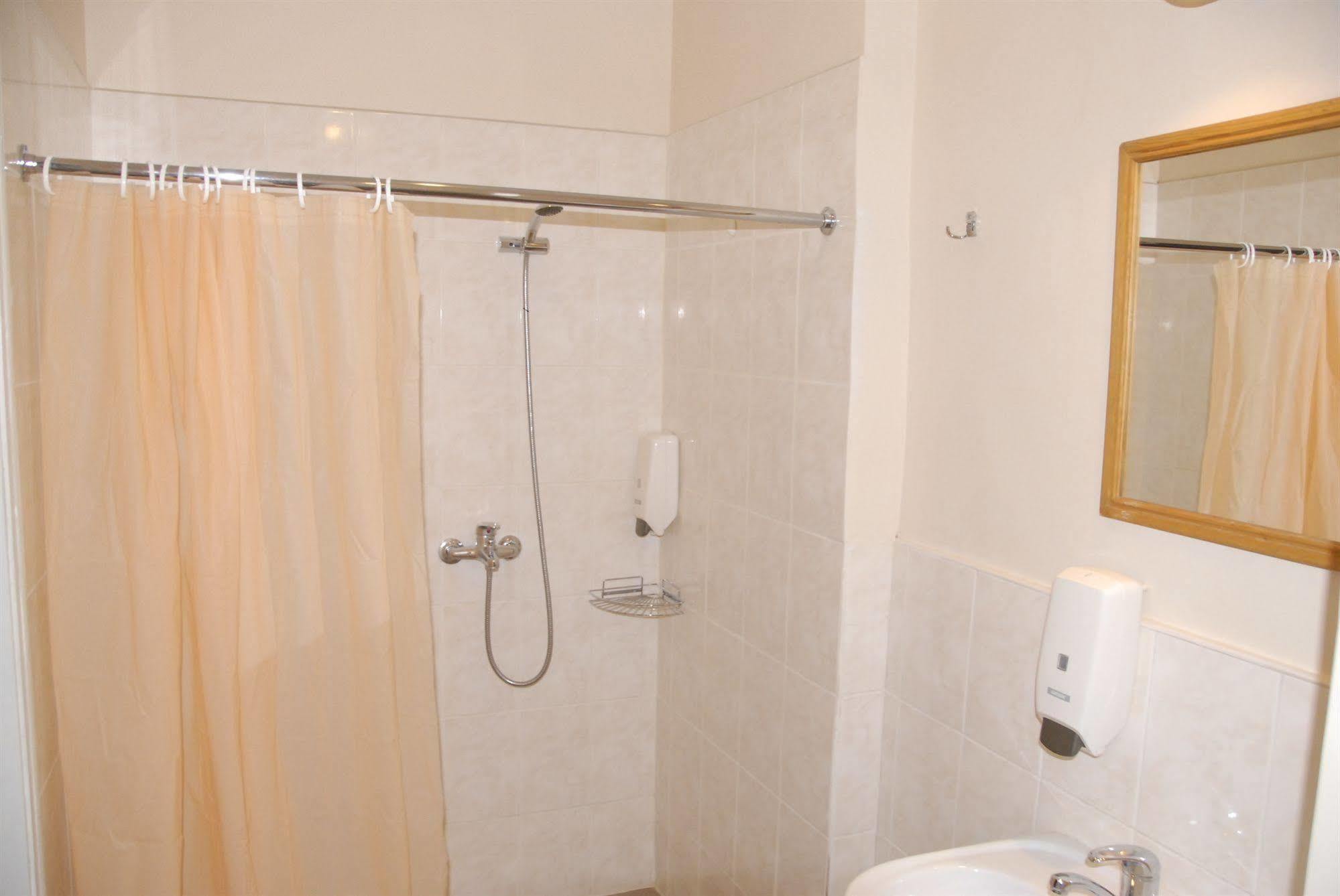 Knights Court Hotel Riga Bagian luar foto