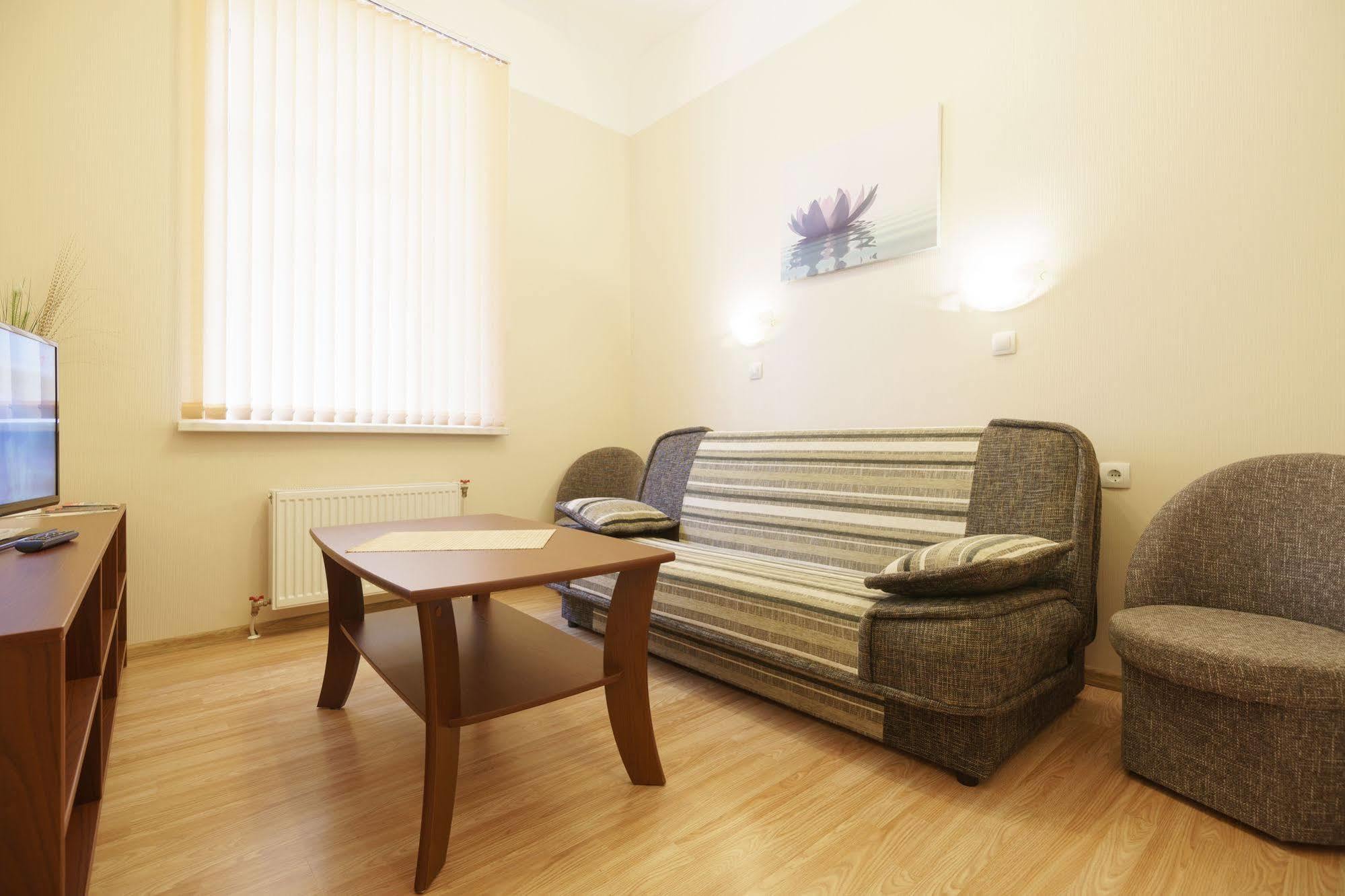 Knights Court Hotel Riga Bagian luar foto
