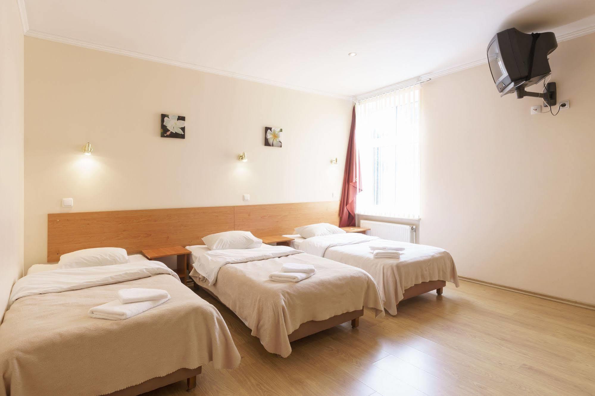 Knights Court Hotel Riga Bagian luar foto