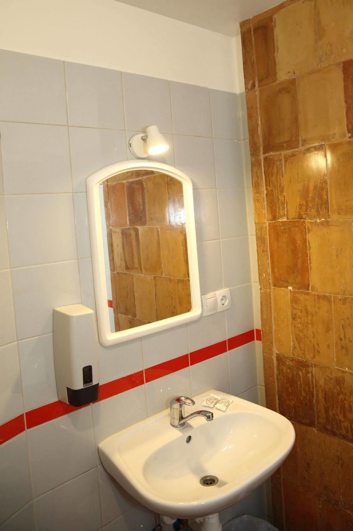 Knights Court Hotel Riga Bagian luar foto