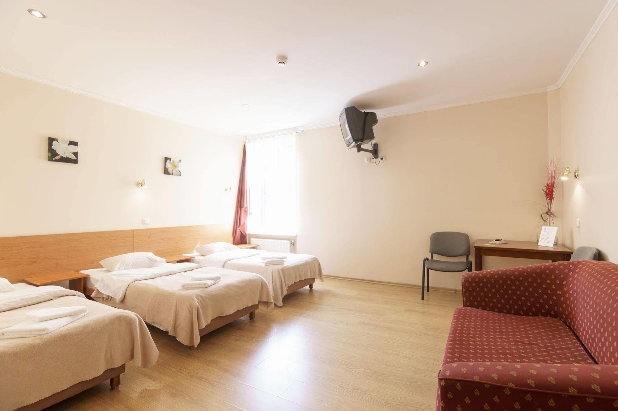 Knights Court Hotel Riga Bagian luar foto