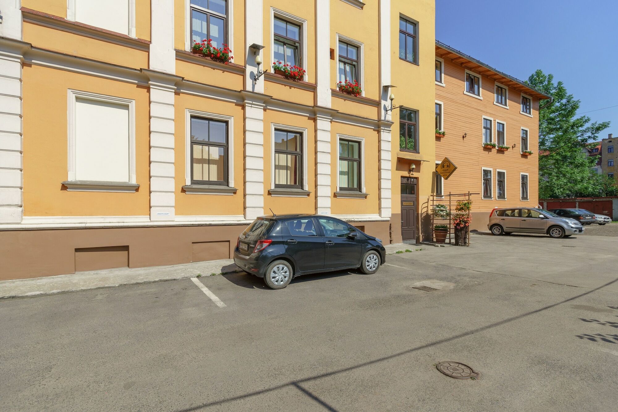 Knights Court Hotel Riga Bagian luar foto
