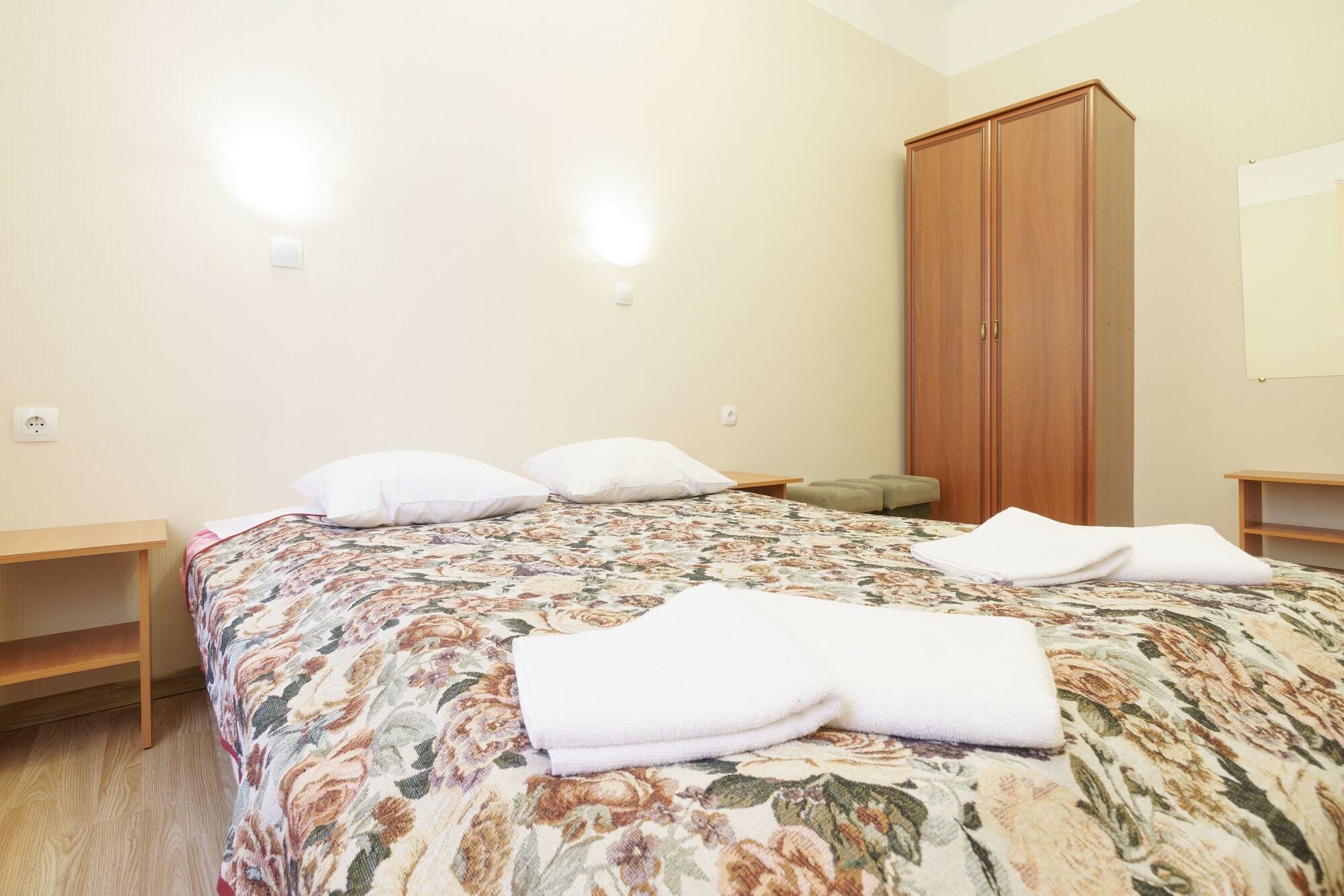 Knights Court Hotel Riga Bagian luar foto